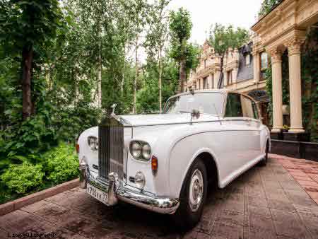     Rolls-Royce Phantom V Limousine